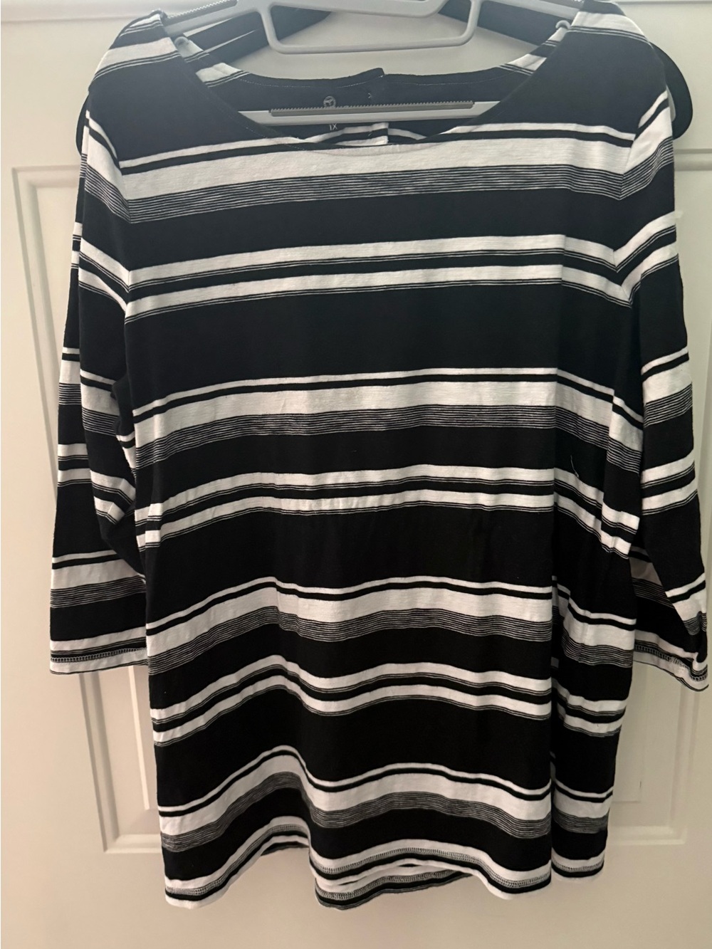 T Talbots Black & White Striped keyhole back Shirt - Classic Crew Neck